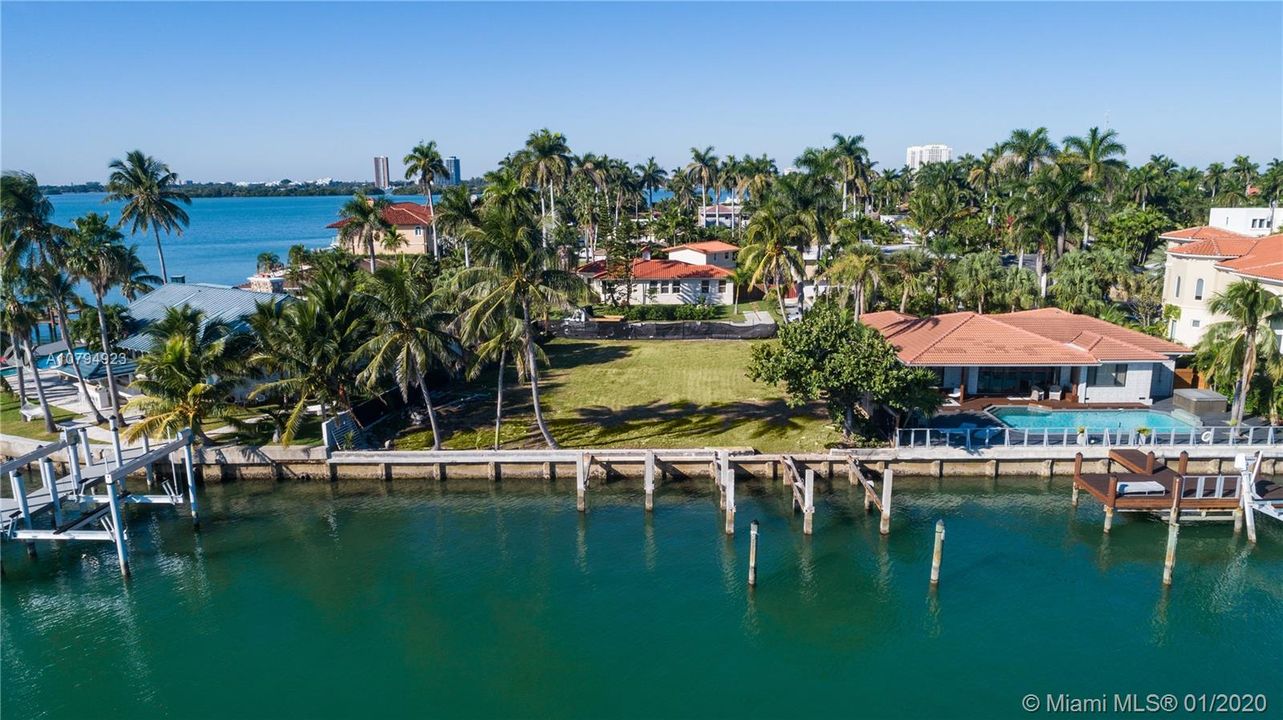 Недавно продано: $1,990,000 (0.25 acres)