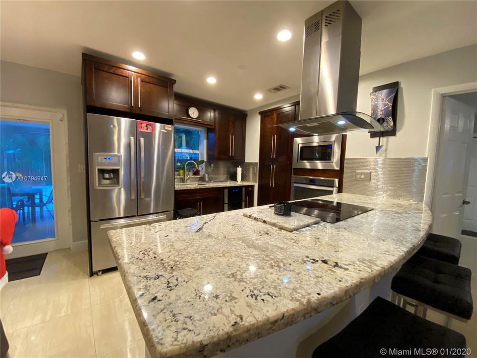 Recently Rented: $3,000 (3 beds, 2 baths, 1215 Square Feet)