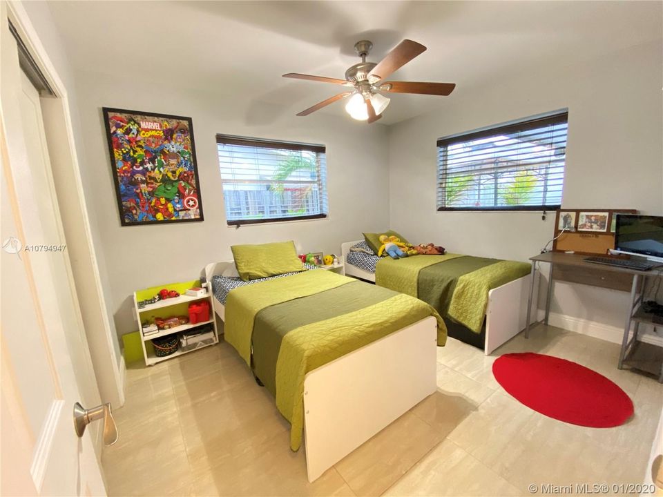 Recently Rented: $3,000 (3 beds, 2 baths, 1215 Square Feet)