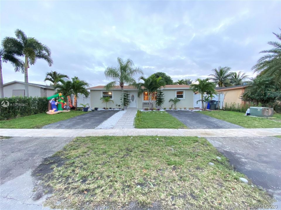 Recently Rented: $3,000 (3 beds, 2 baths, 1215 Square Feet)