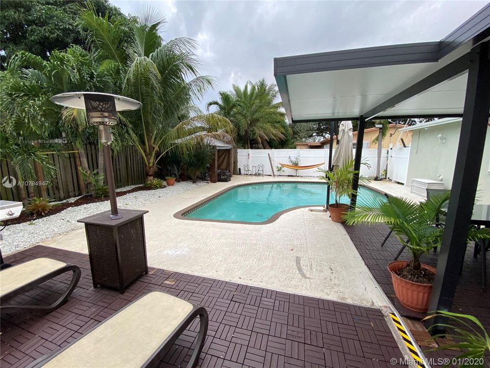 Recently Rented: $3,000 (3 beds, 2 baths, 1215 Square Feet)
