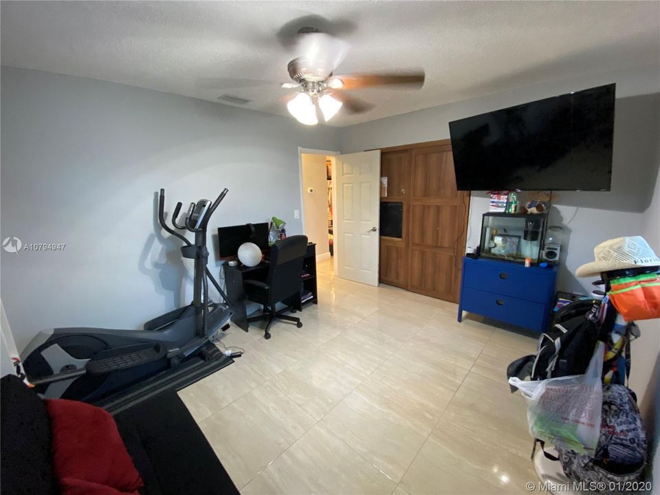 Recently Rented: $3,000 (3 beds, 2 baths, 1215 Square Feet)