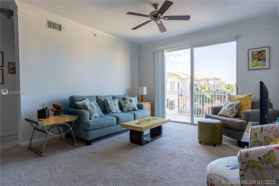 Recently Sold: $190,000 (1 beds, 1 baths, 774 Square Feet)