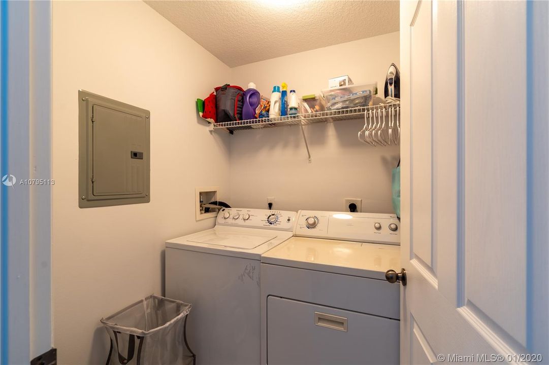 Recently Sold: $190,000 (1 beds, 1 baths, 774 Square Feet)