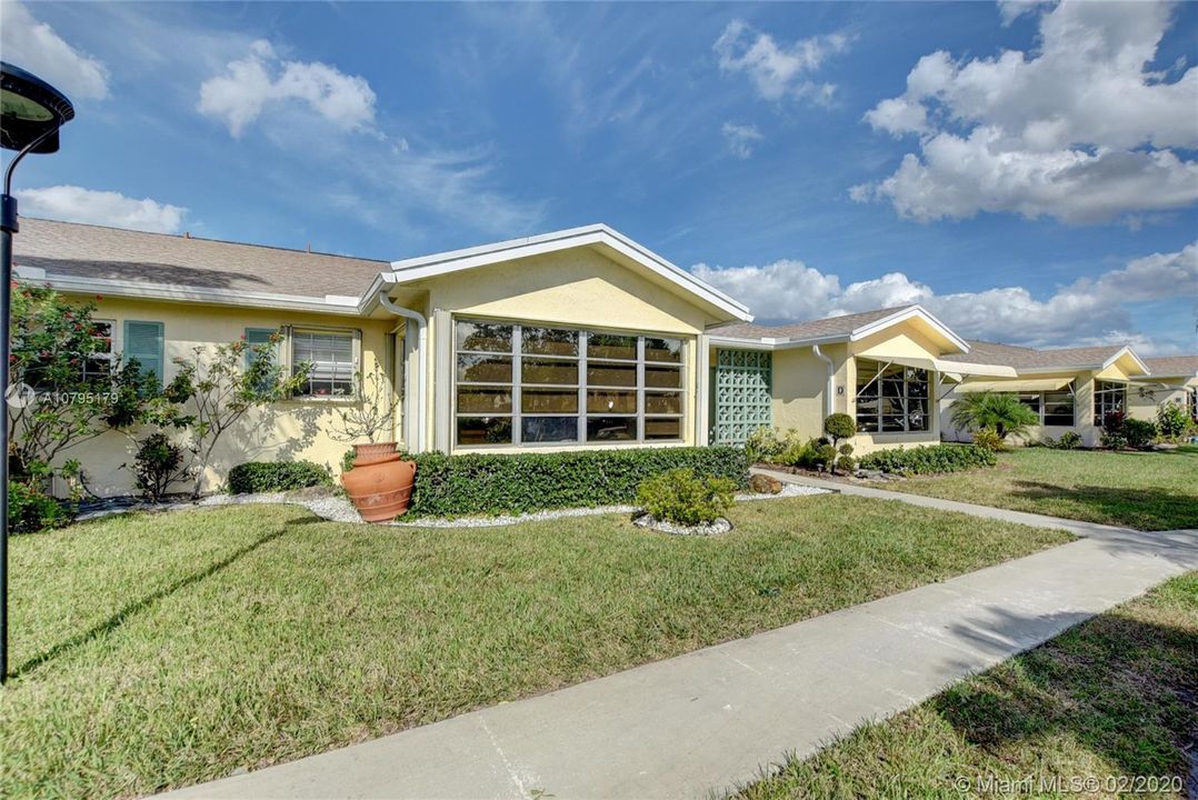 Vendido Recientemente: $87,000 (1 camas, 1 baños, 1068 Pies cuadrados)