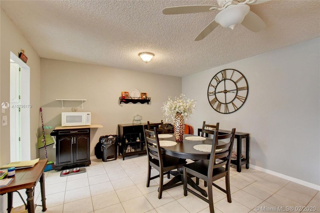 Vendido Recientemente: $87,000 (1 camas, 1 baños, 1068 Pies cuadrados)