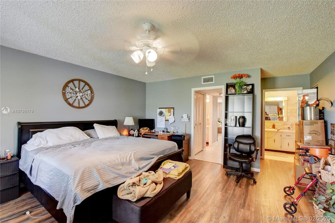 Vendido Recientemente: $87,000 (1 camas, 1 baños, 1068 Pies cuadrados)