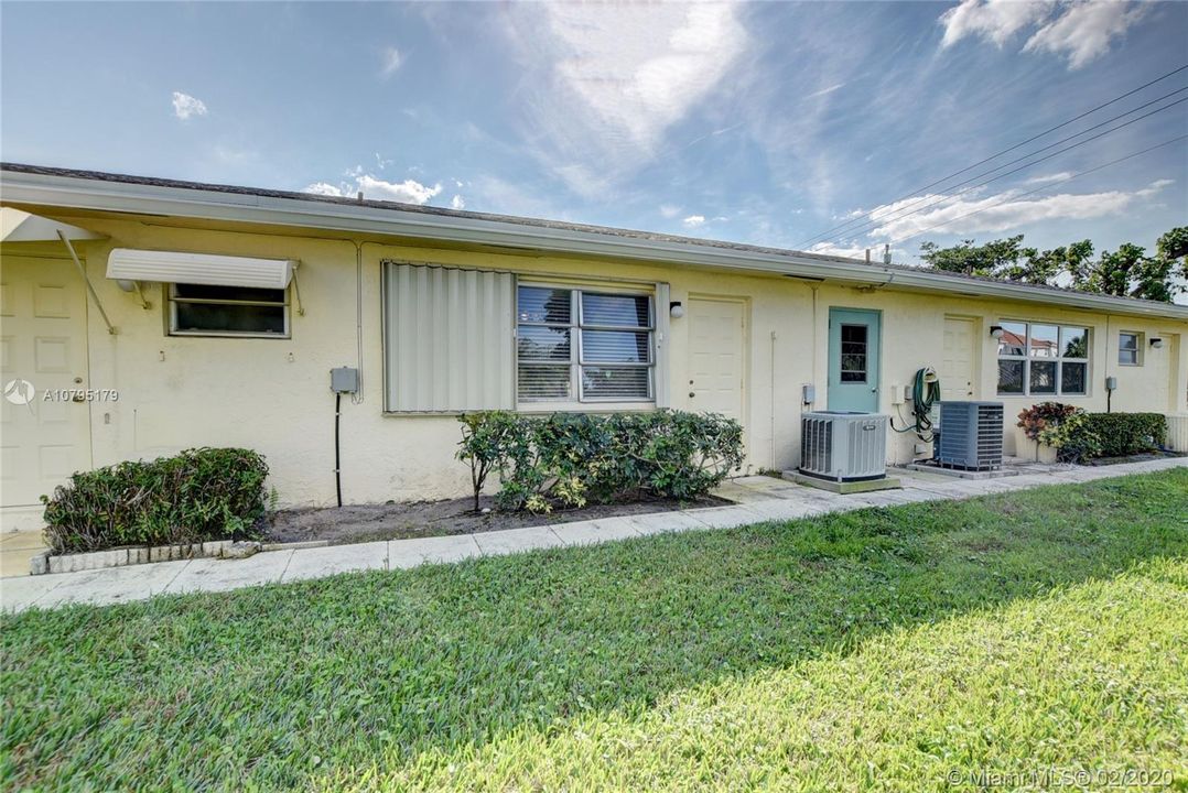 Vendido Recientemente: $87,000 (1 camas, 1 baños, 1068 Pies cuadrados)
