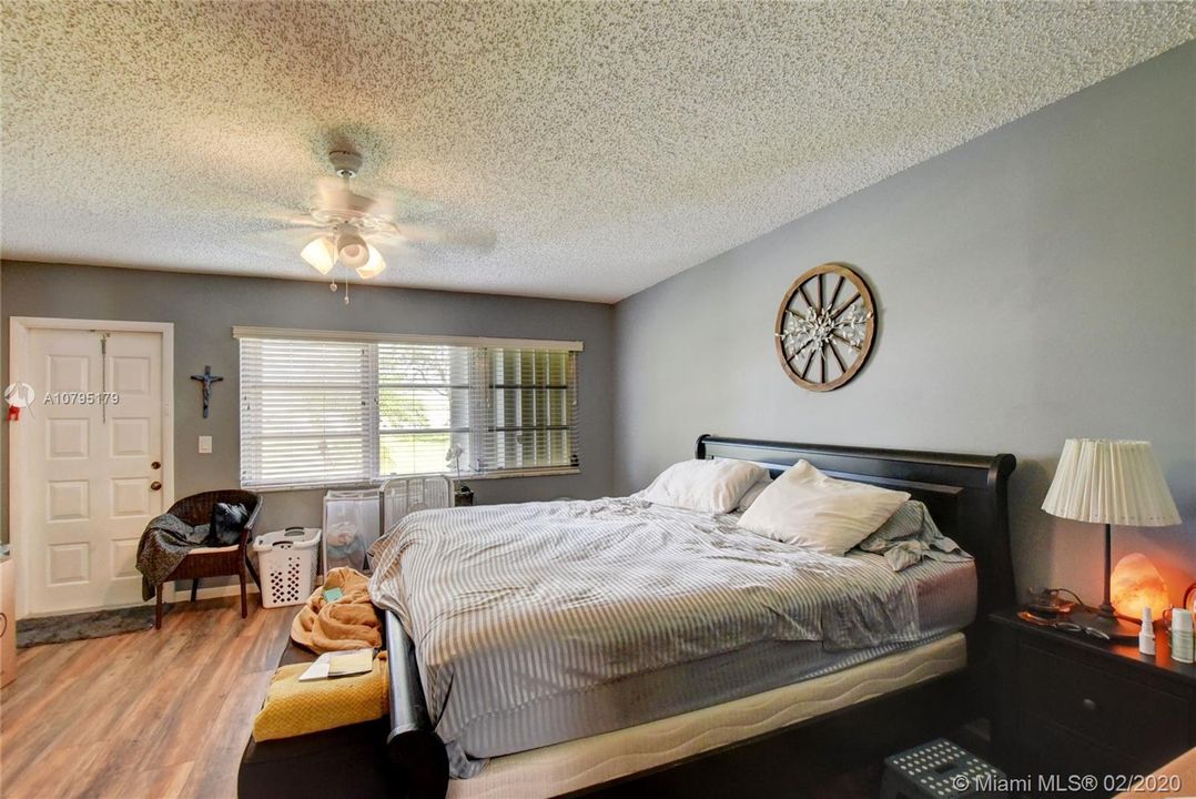 Vendido Recientemente: $87,000 (1 camas, 1 baños, 1068 Pies cuadrados)
