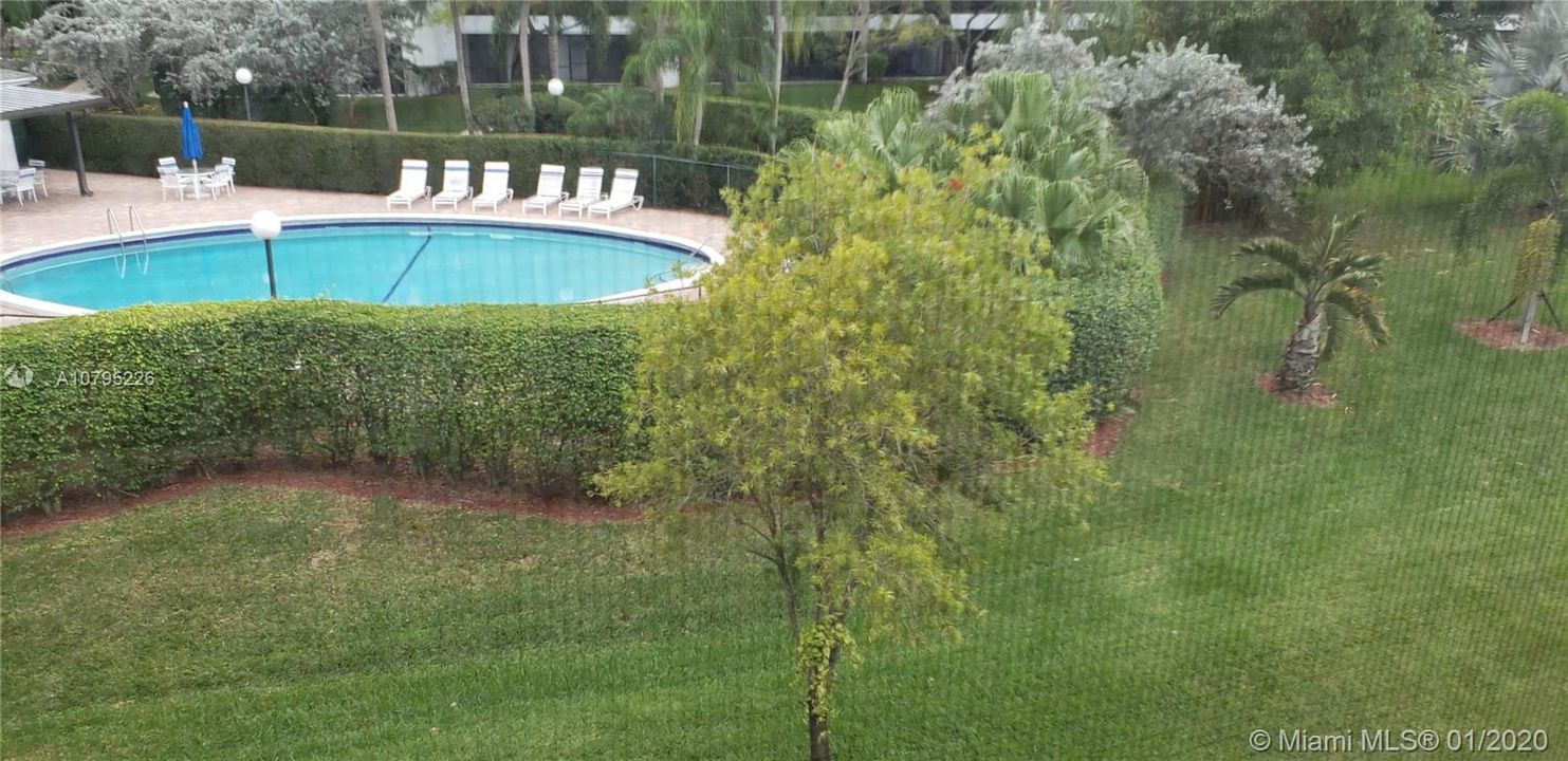 Recently Sold: $160,000 (1 beds, 1 baths, 990 Square Feet)