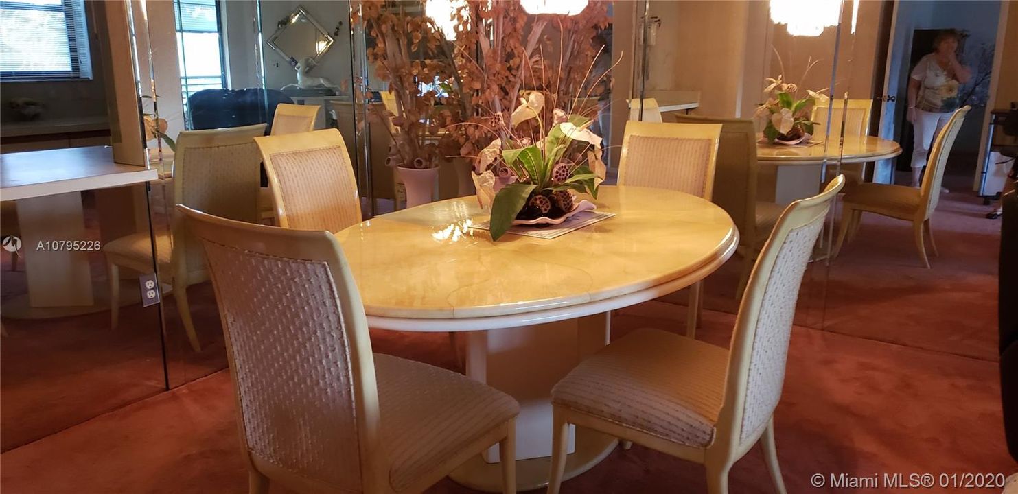 Recently Sold: $160,000 (1 beds, 1 baths, 990 Square Feet)