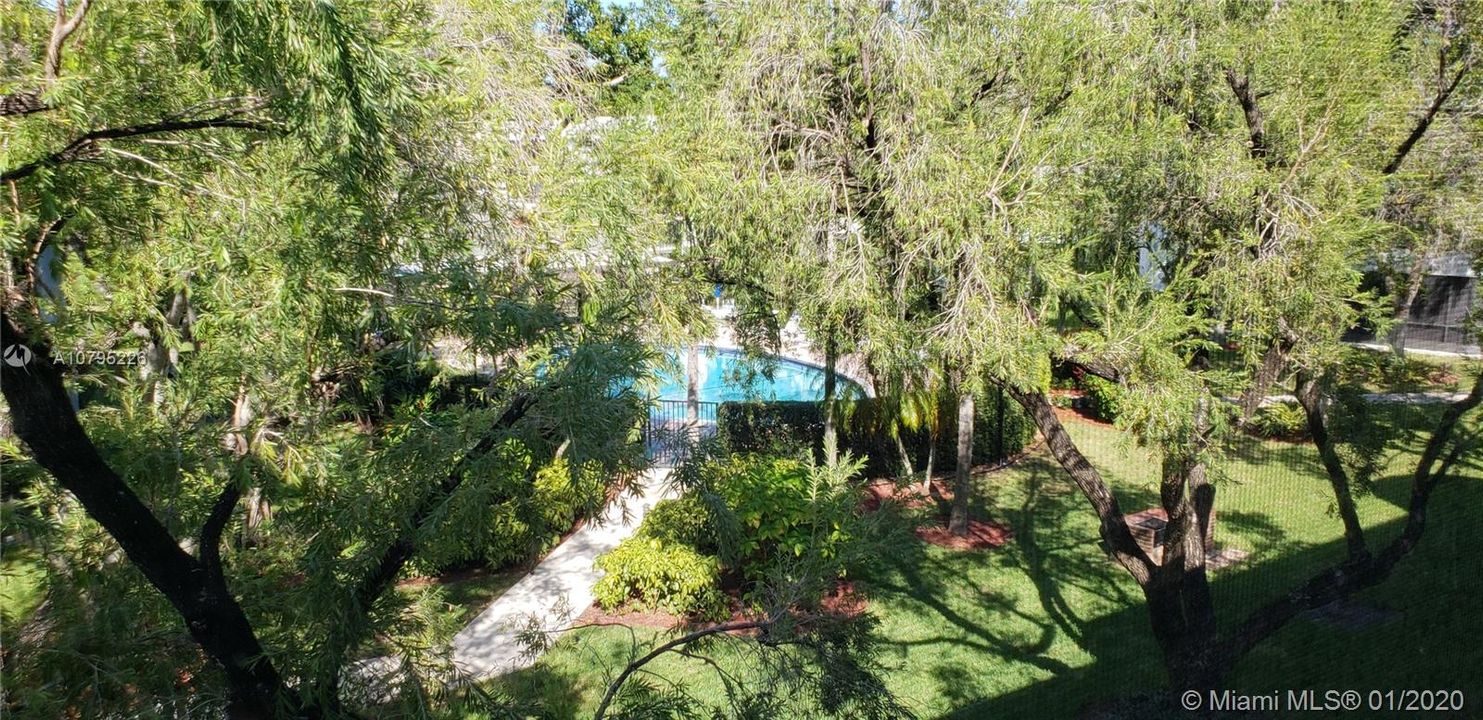 Recently Sold: $160,000 (1 beds, 1 baths, 990 Square Feet)