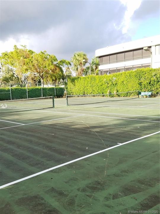 Recently Sold: $160,000 (1 beds, 1 baths, 990 Square Feet)