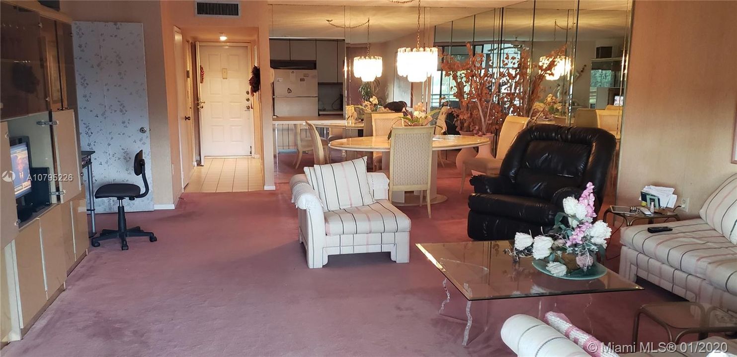 Recently Sold: $160,000 (1 beds, 1 baths, 990 Square Feet)
