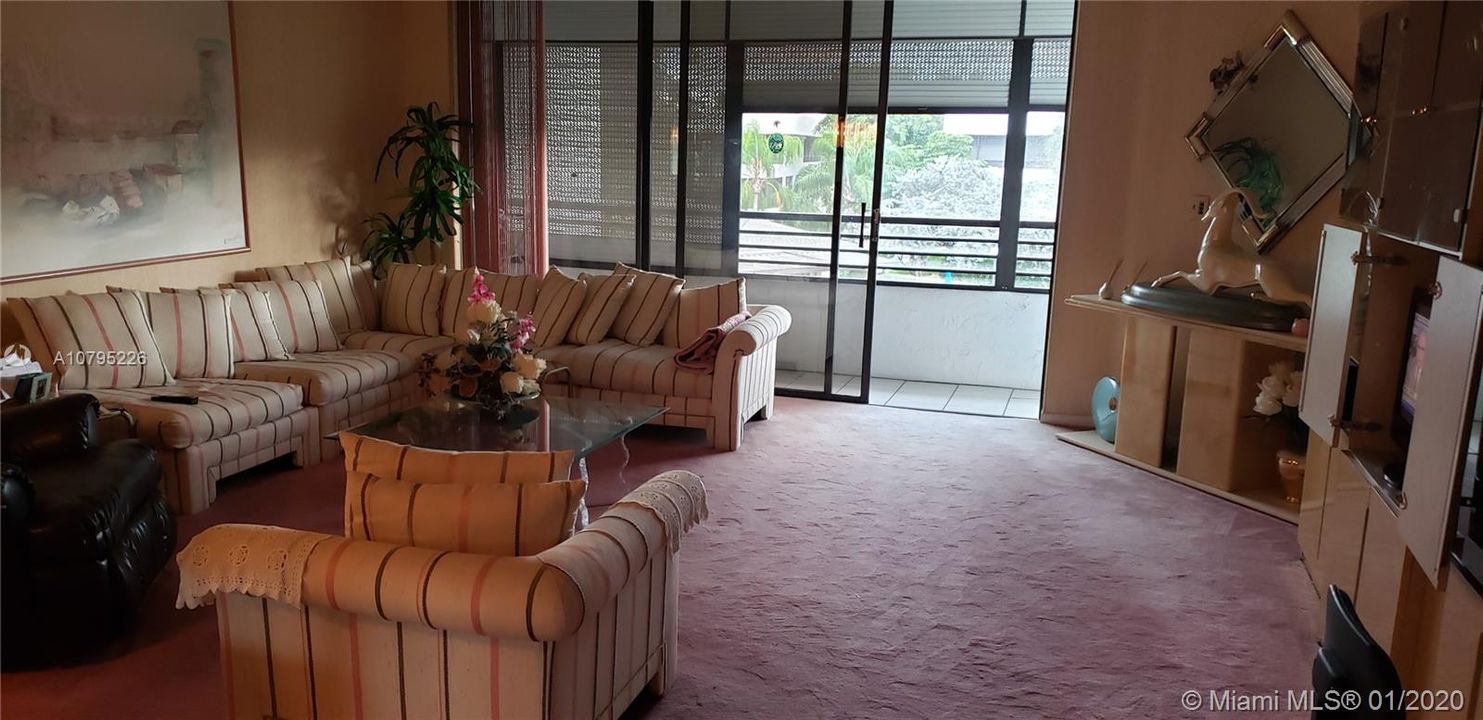 Recently Sold: $160,000 (1 beds, 1 baths, 990 Square Feet)