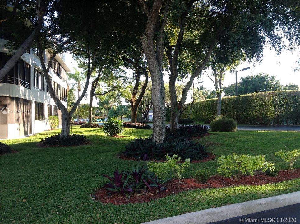 Recently Sold: $160,000 (1 beds, 1 baths, 990 Square Feet)