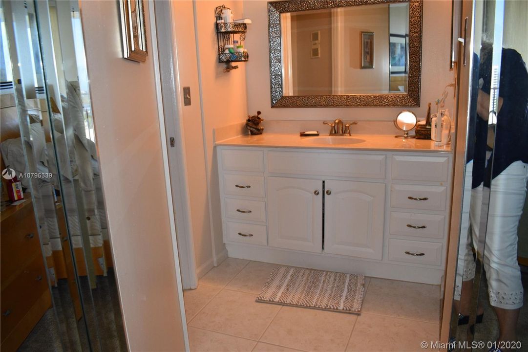 Vendido Recientemente: $399,000 (2 camas, 2 baños, 1520 Pies cuadrados)