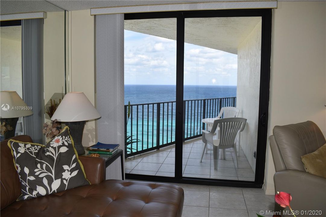 Vendido Recientemente: $399,000 (2 camas, 2 baños, 1520 Pies cuadrados)