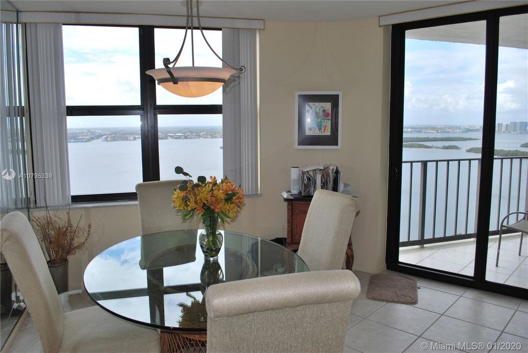 Vendido Recientemente: $399,000 (2 camas, 2 baños, 1520 Pies cuadrados)