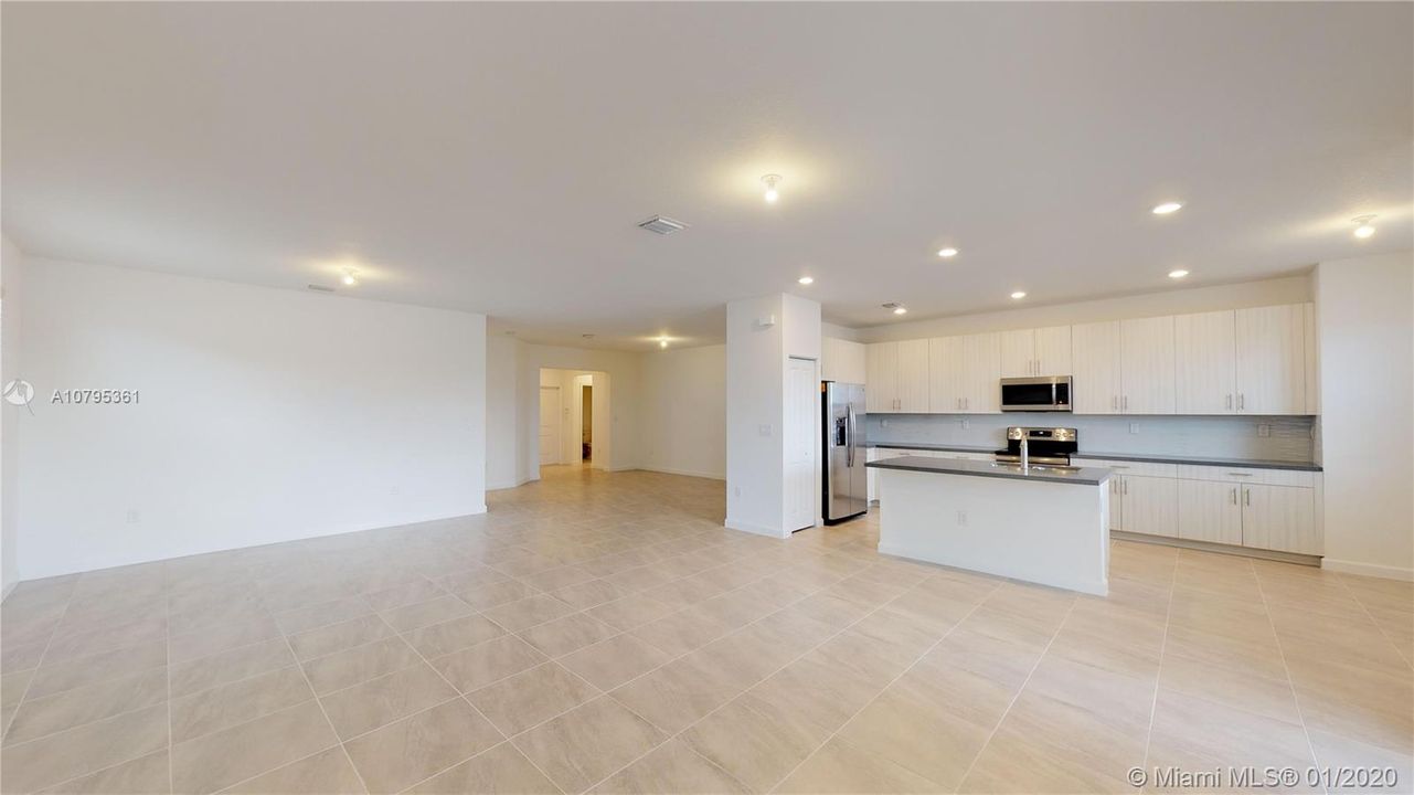 Недавно продано: $575,000 (4 спален, 3 ванн, 2306 Квадратных фут)