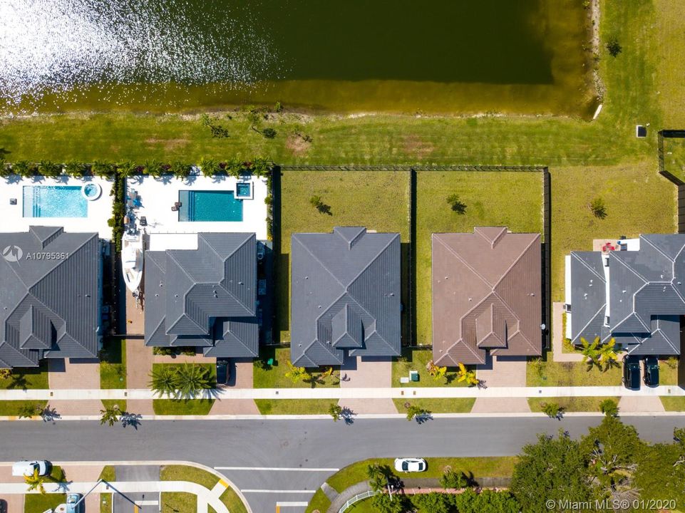 Недавно продано: $575,000 (4 спален, 3 ванн, 2306 Квадратных фут)