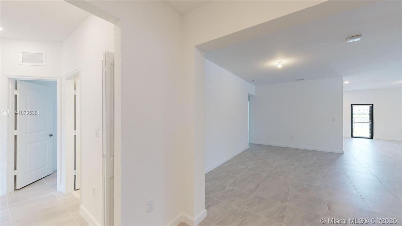 Недавно продано: $575,000 (4 спален, 3 ванн, 2306 Квадратных фут)