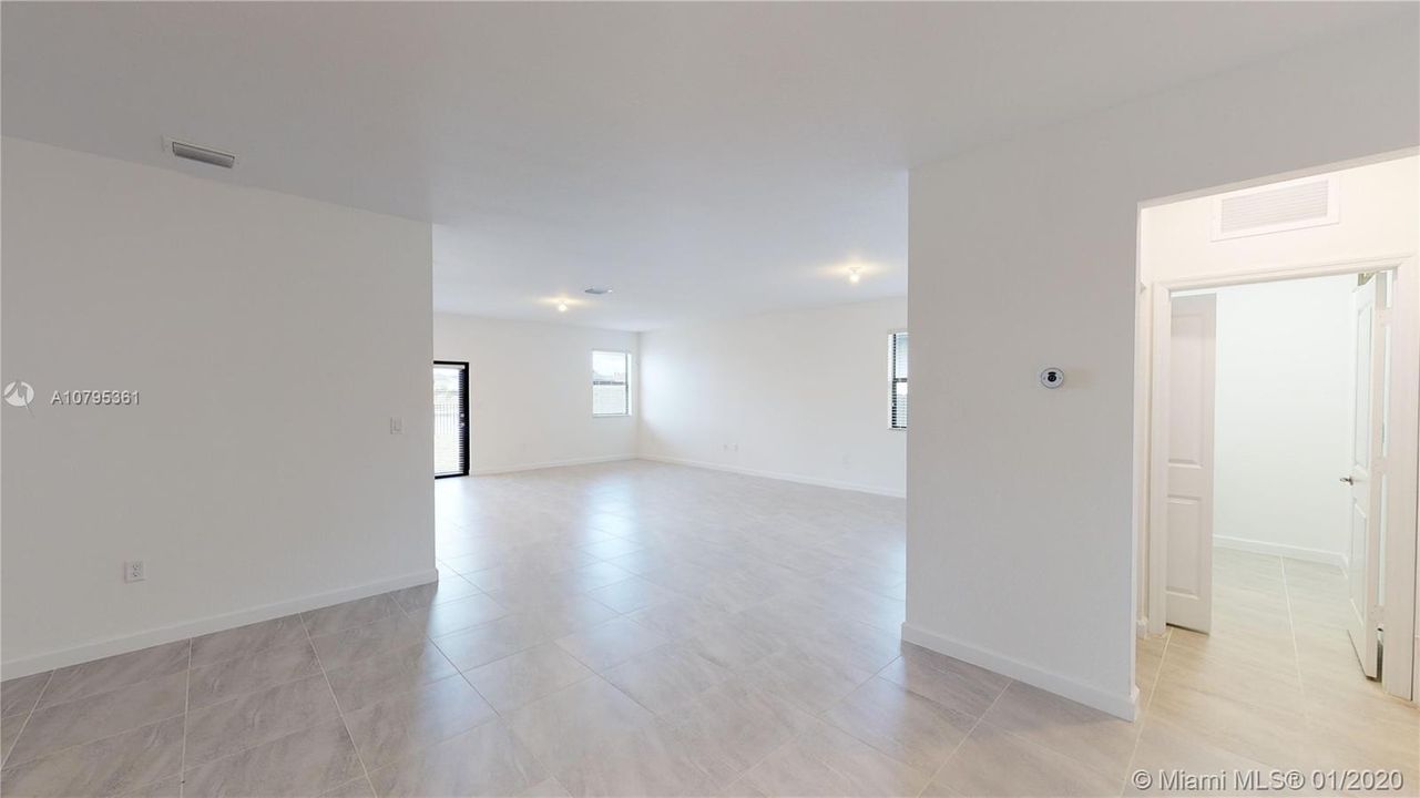 Недавно продано: $575,000 (4 спален, 3 ванн, 2306 Квадратных фут)