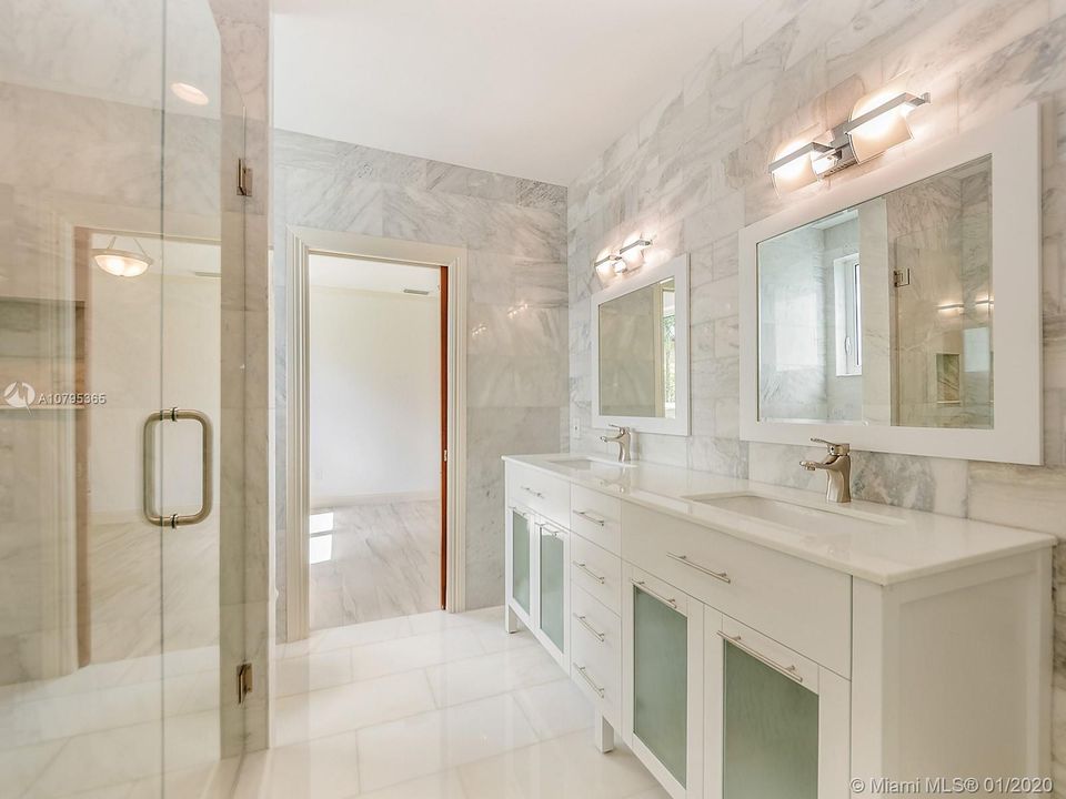 Recently Rented: $14,000 (6 beds, 4 baths, 5849 Square Feet)