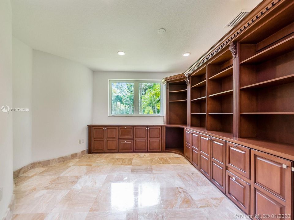 Recently Rented: $14,000 (6 beds, 4 baths, 5849 Square Feet)