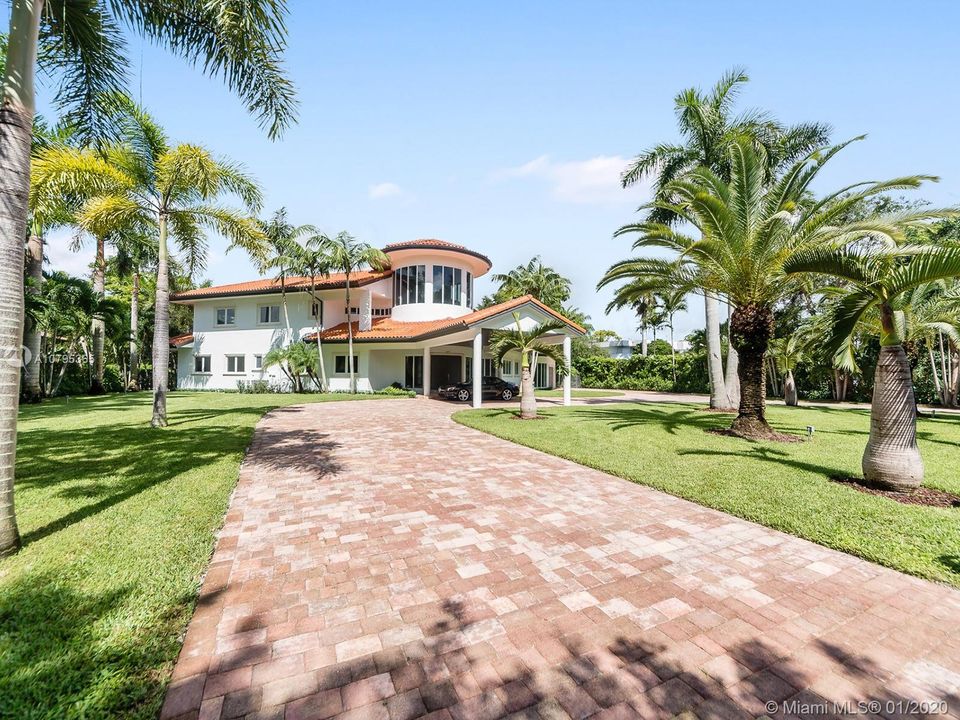 Recently Rented: $14,000 (6 beds, 4 baths, 5849 Square Feet)