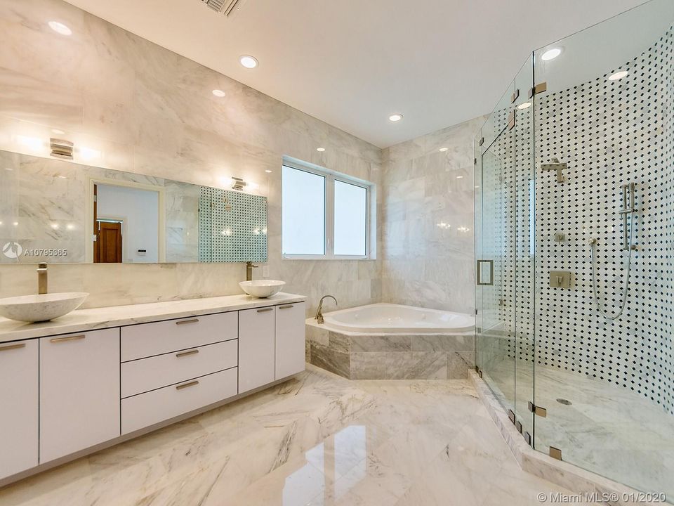 Recently Rented: $14,000 (6 beds, 4 baths, 5849 Square Feet)