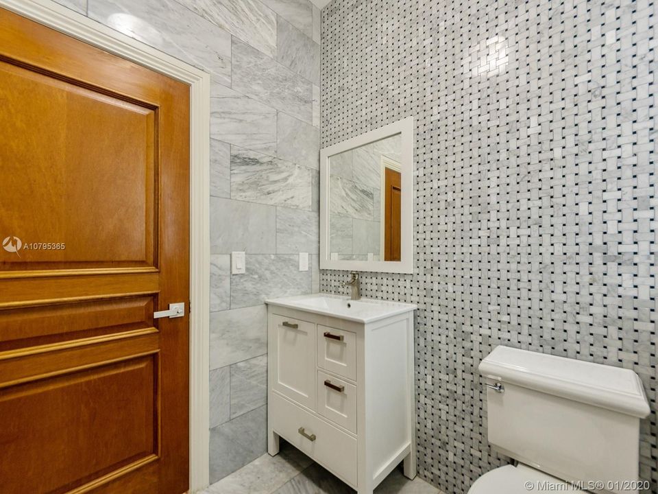 Recently Rented: $14,000 (6 beds, 4 baths, 5849 Square Feet)