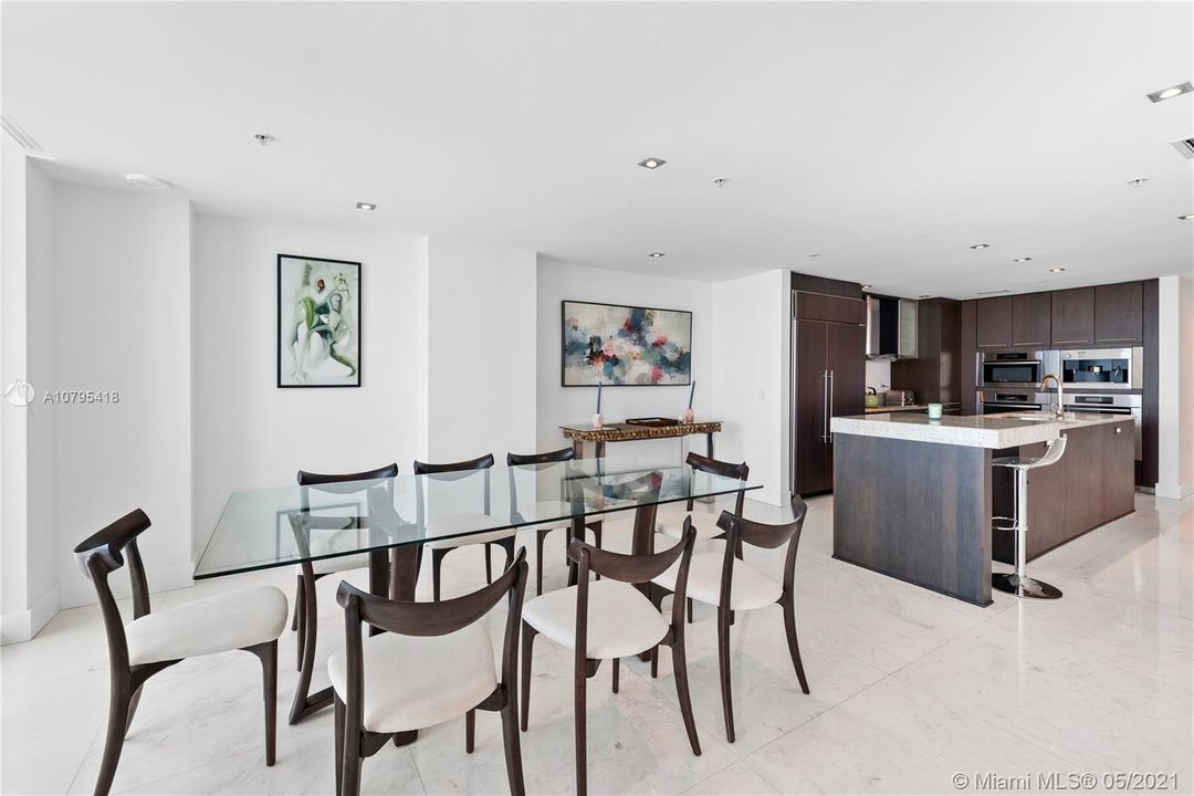 Recently Sold: $3,100,000 (3 beds, 3 baths, 2749 Square Feet)