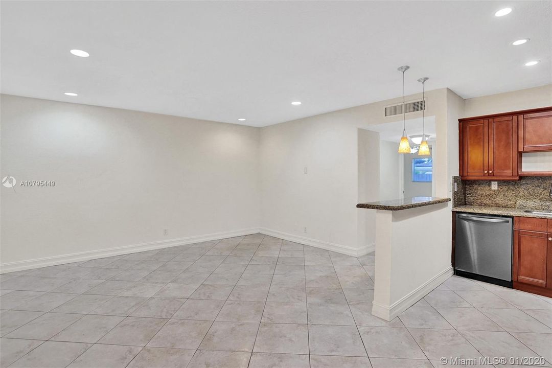Recently Sold: $130,000 (2 beds, 1 baths, 770 Square Feet)