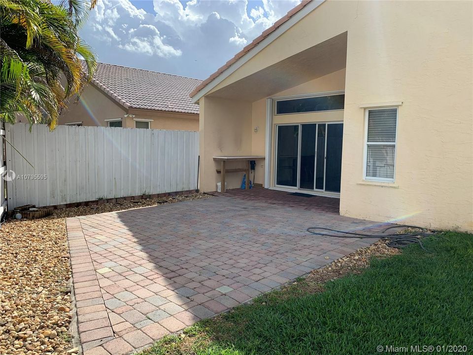 Recently Sold: $429,000 (4 beds, 2 baths, 2058 Square Feet)