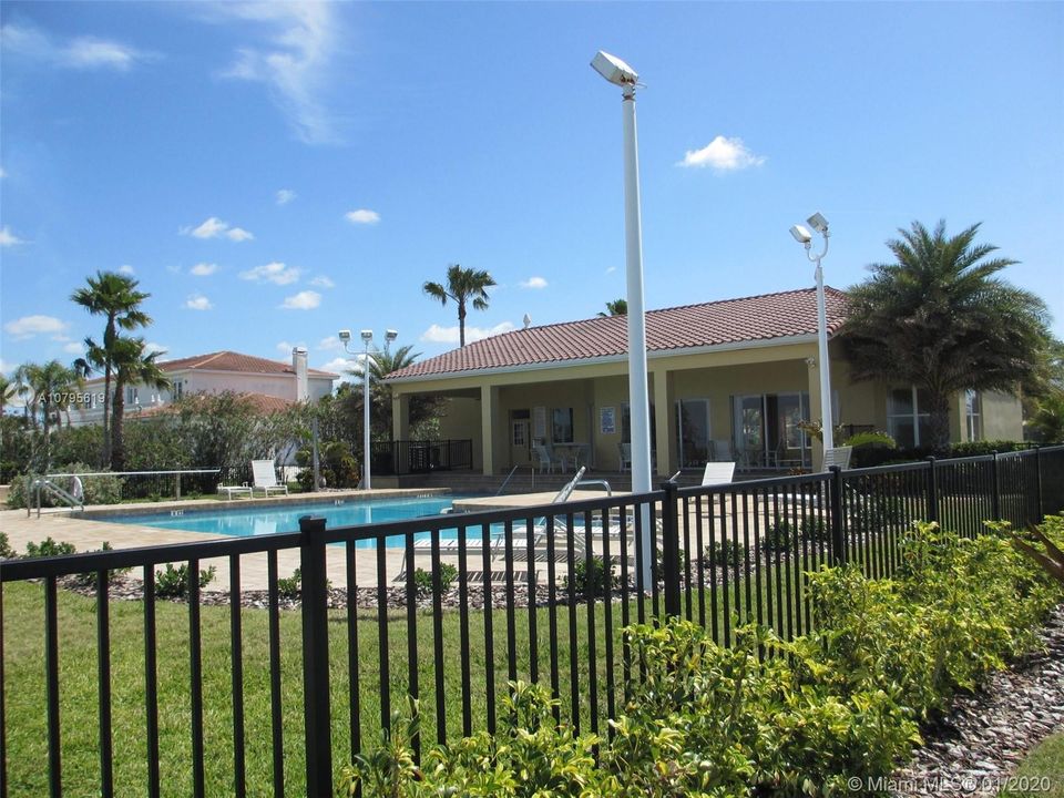 Community Pool overlooks Tampa Bay