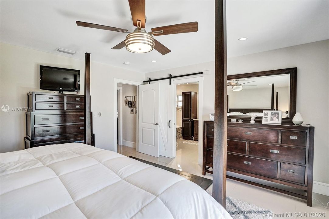 Recently Sold: $998,999 (3 beds, 2 baths, 2099 Square Feet)