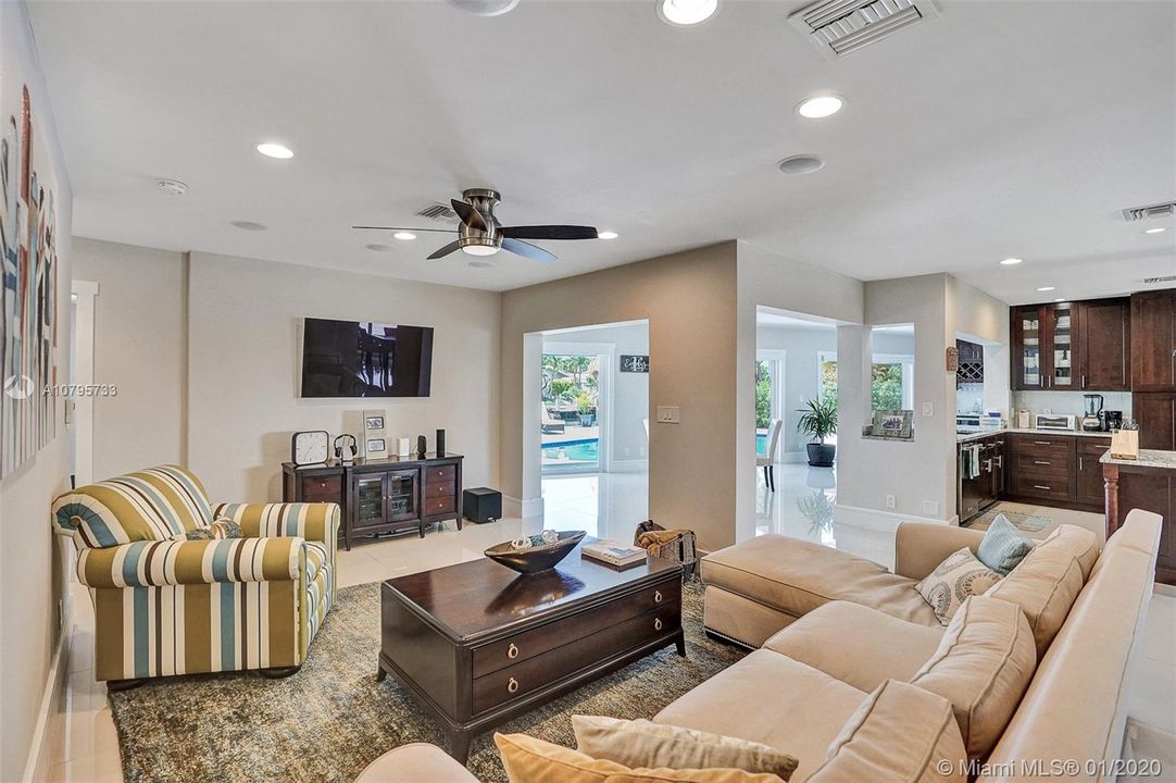 Recently Sold: $998,999 (3 beds, 2 baths, 2099 Square Feet)