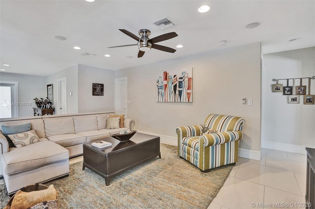 Recently Sold: $998,999 (3 beds, 2 baths, 2099 Square Feet)