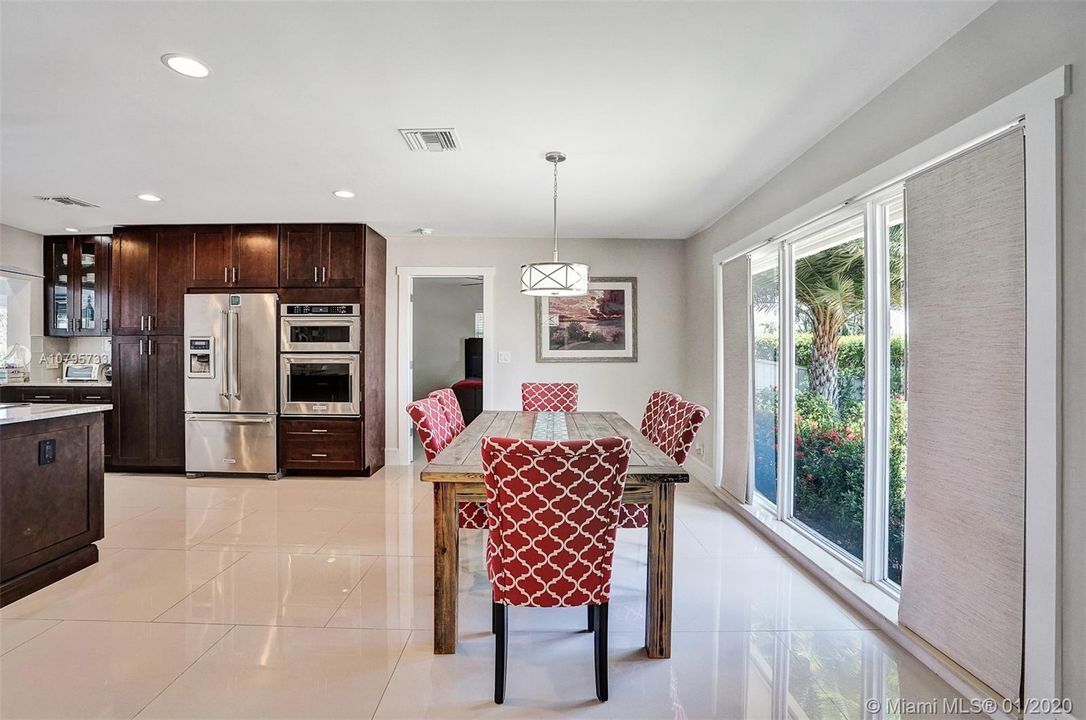Recently Sold: $998,999 (3 beds, 2 baths, 2099 Square Feet)