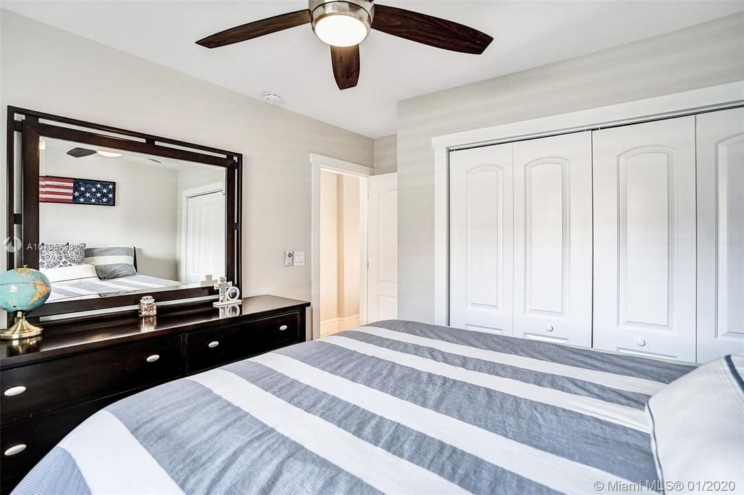 Recently Sold: $998,999 (3 beds, 2 baths, 2099 Square Feet)