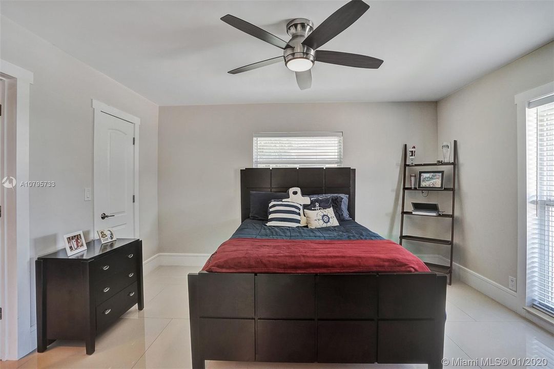 Recently Sold: $998,999 (3 beds, 2 baths, 2099 Square Feet)