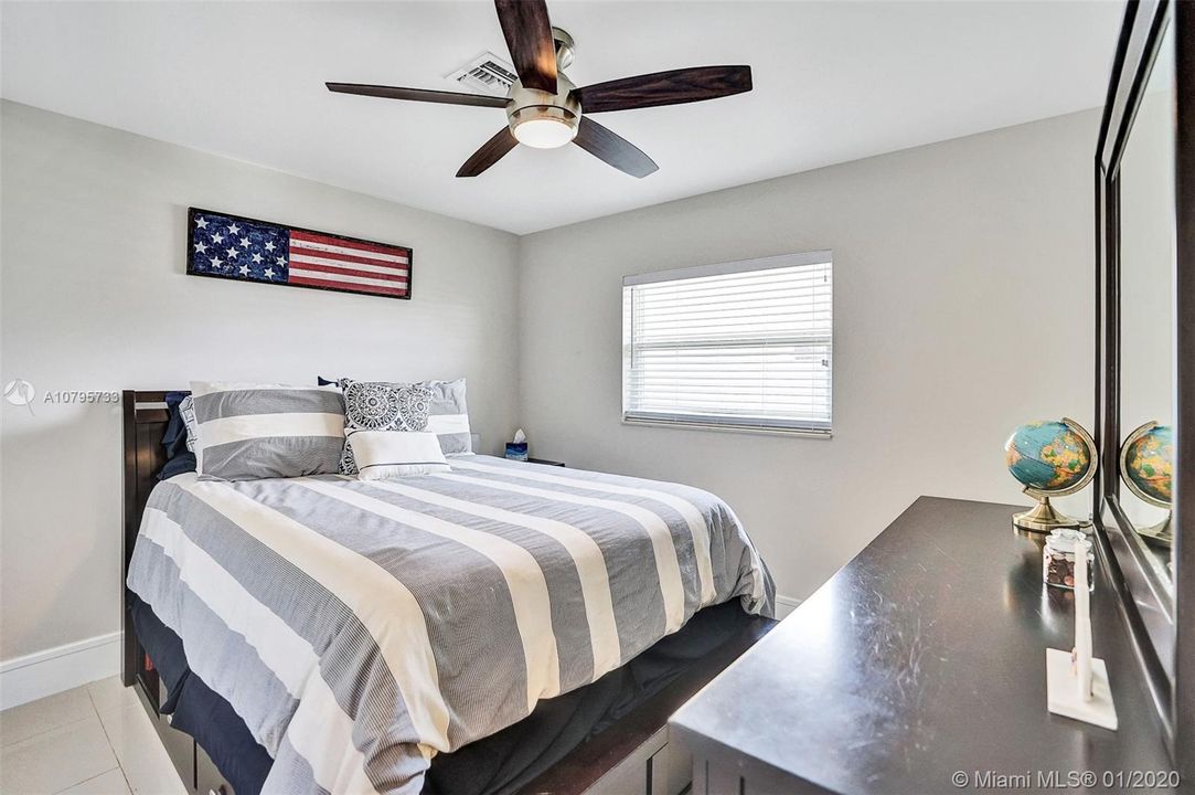 Recently Sold: $998,999 (3 beds, 2 baths, 2099 Square Feet)