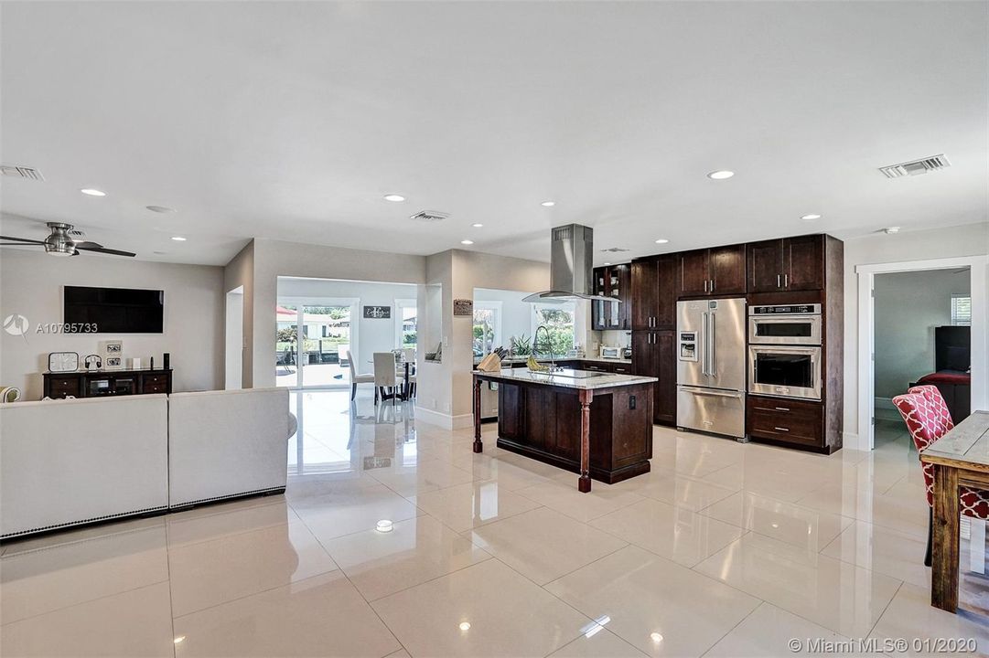 Recently Sold: $998,999 (3 beds, 2 baths, 2099 Square Feet)