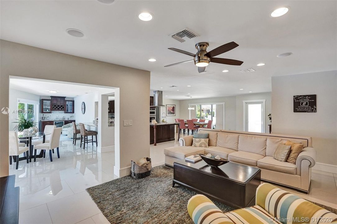 Recently Sold: $998,999 (3 beds, 2 baths, 2099 Square Feet)