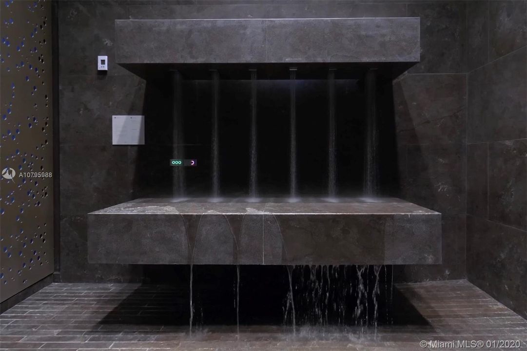 Vichy Shower / Spa