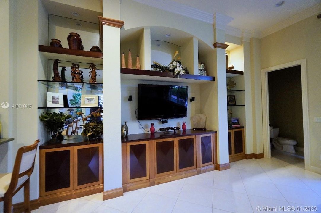 Recientemente alquilado: $6,500 (4 camas, 4 baños, 3977 Pies cuadrados)