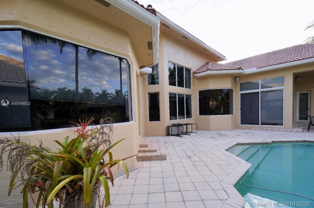 Recientemente alquilado: $6,500 (4 camas, 4 baños, 3977 Pies cuadrados)