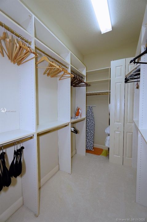 Recientemente alquilado: $6,500 (4 camas, 4 baños, 3977 Pies cuadrados)