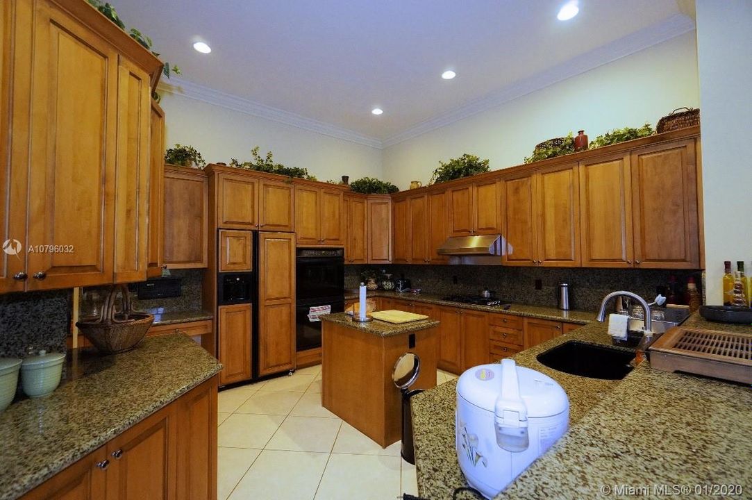 Recientemente alquilado: $6,500 (4 camas, 4 baños, 3977 Pies cuadrados)